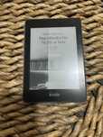 Vand Kindle 2017, contine 277 carti, are ecranul blocat,eventual piese