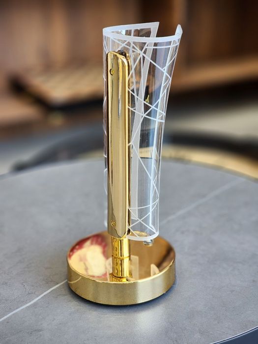 Золотая декоративная LED-лампа для интерьера