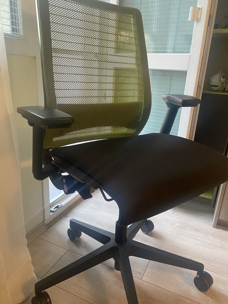 Еронимичен стол Steelcase Think Green