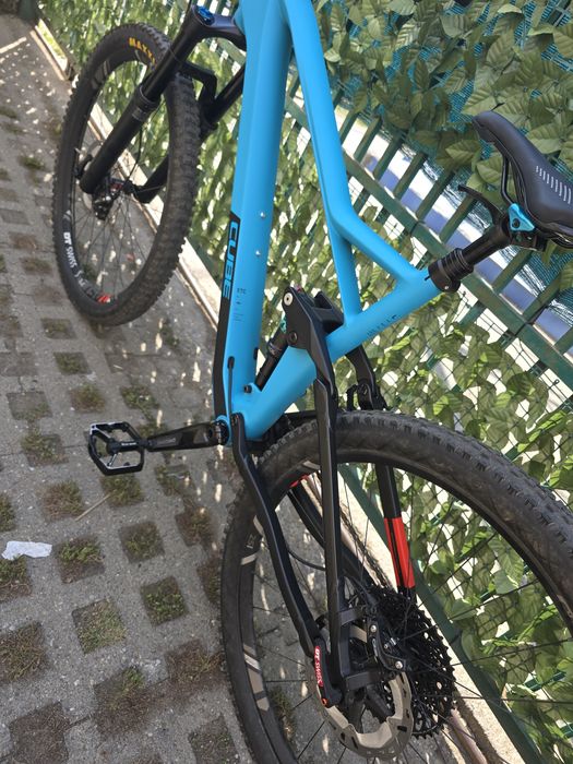 Bicicleta CUBE Stereo Race carbon.