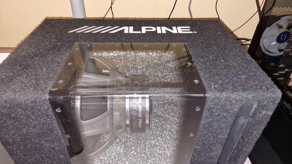 Vând Subwoofer auto Alpine + stație