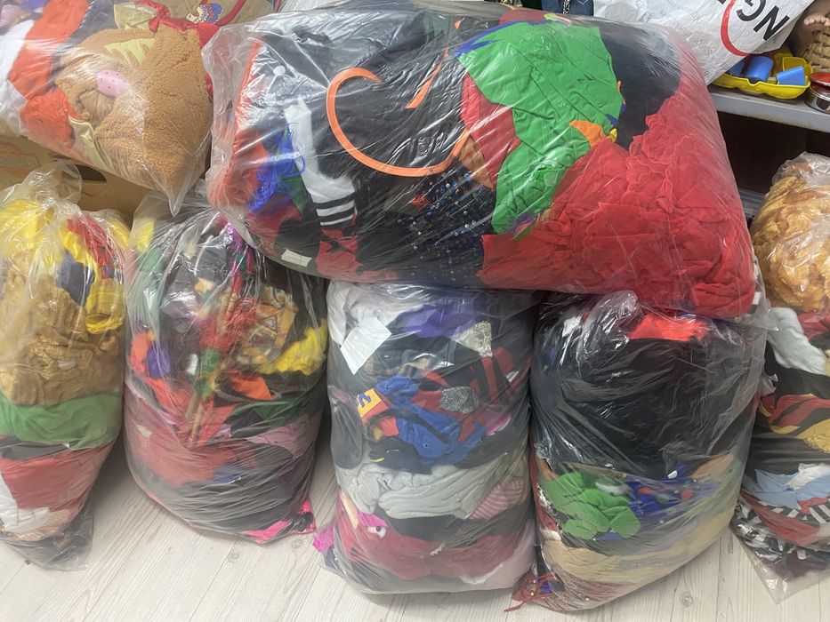 Costume CARNAVAL mix copii și Adulți en-gros la kg