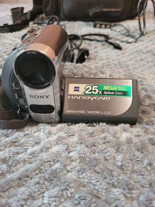 Продам видеокамеру Sony