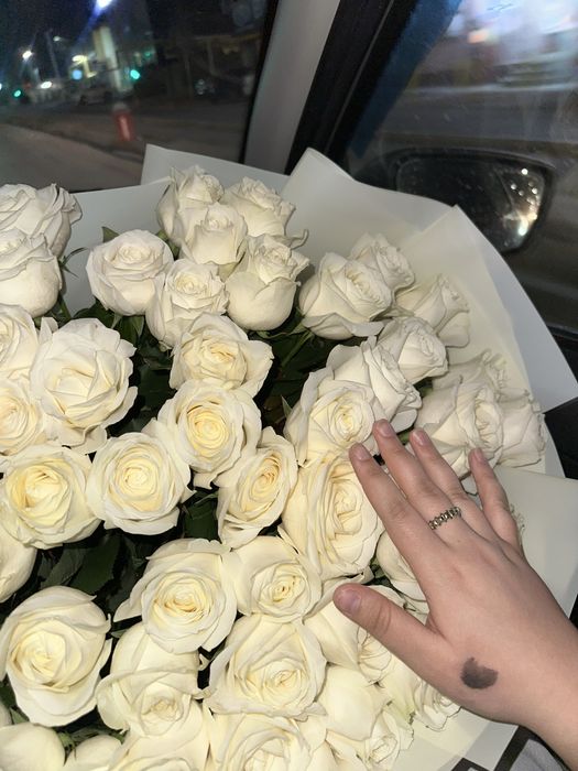 Цветы 61шт белые розы