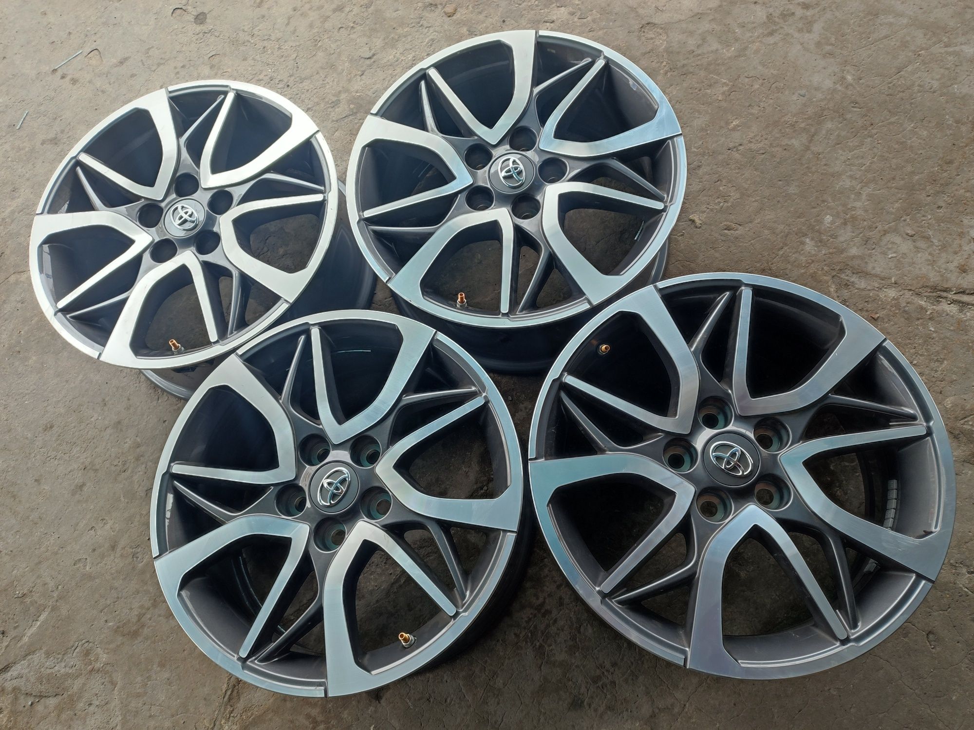 17" оригинални алуминиеви джанти за Toyota C-HR,Corolla,Camry...