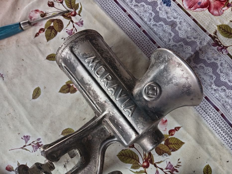 Mașina de tocat carne Moravia