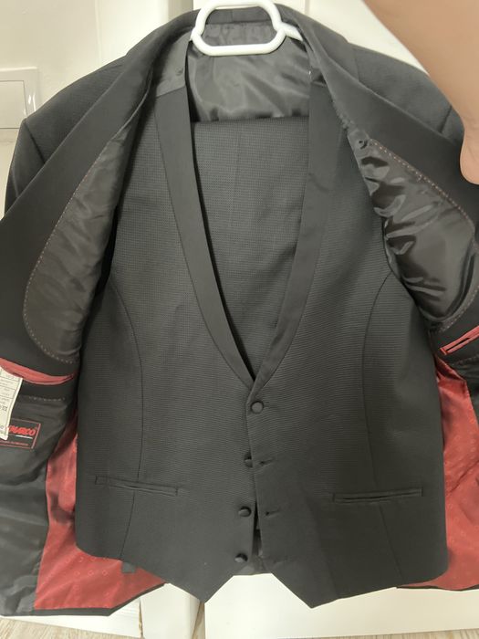 Vând costum bărbați elegant negru