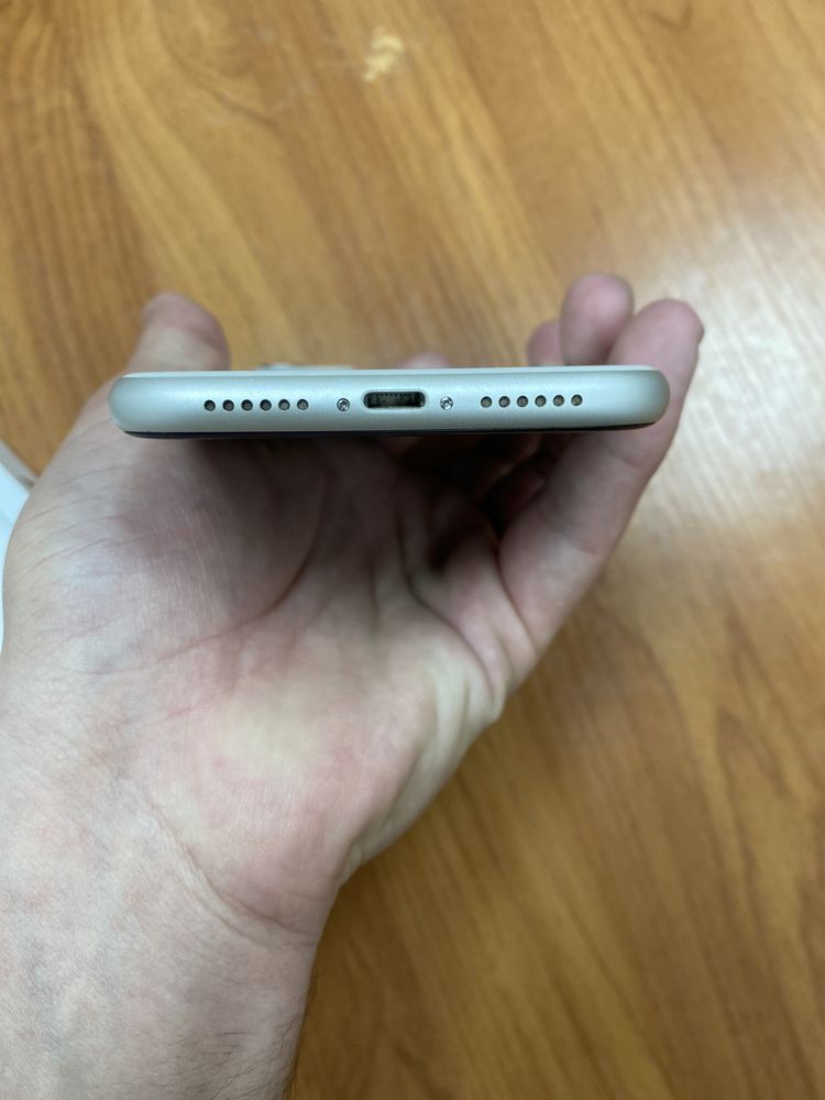 iPhone 11  White 128 GB