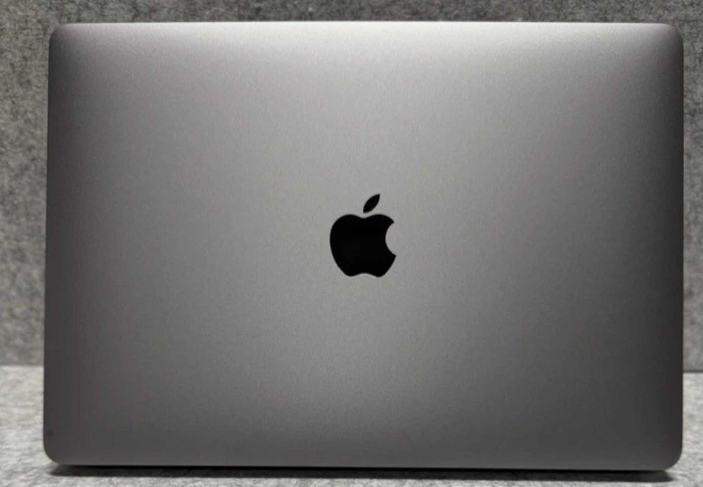 Apple Macbook 2019 8/256GB Ideal Holatda