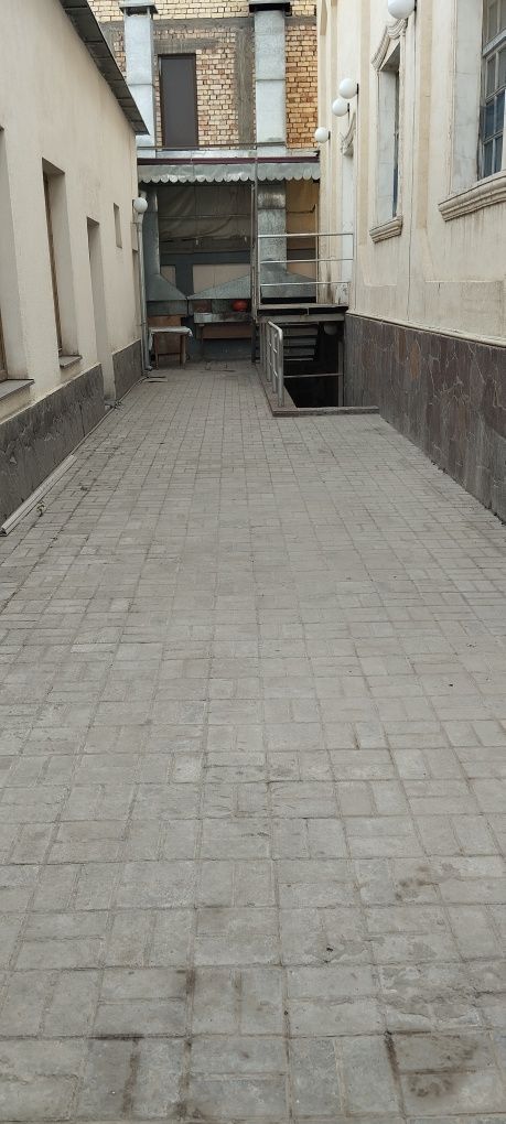 Здание ресторана Сам Янг продается.