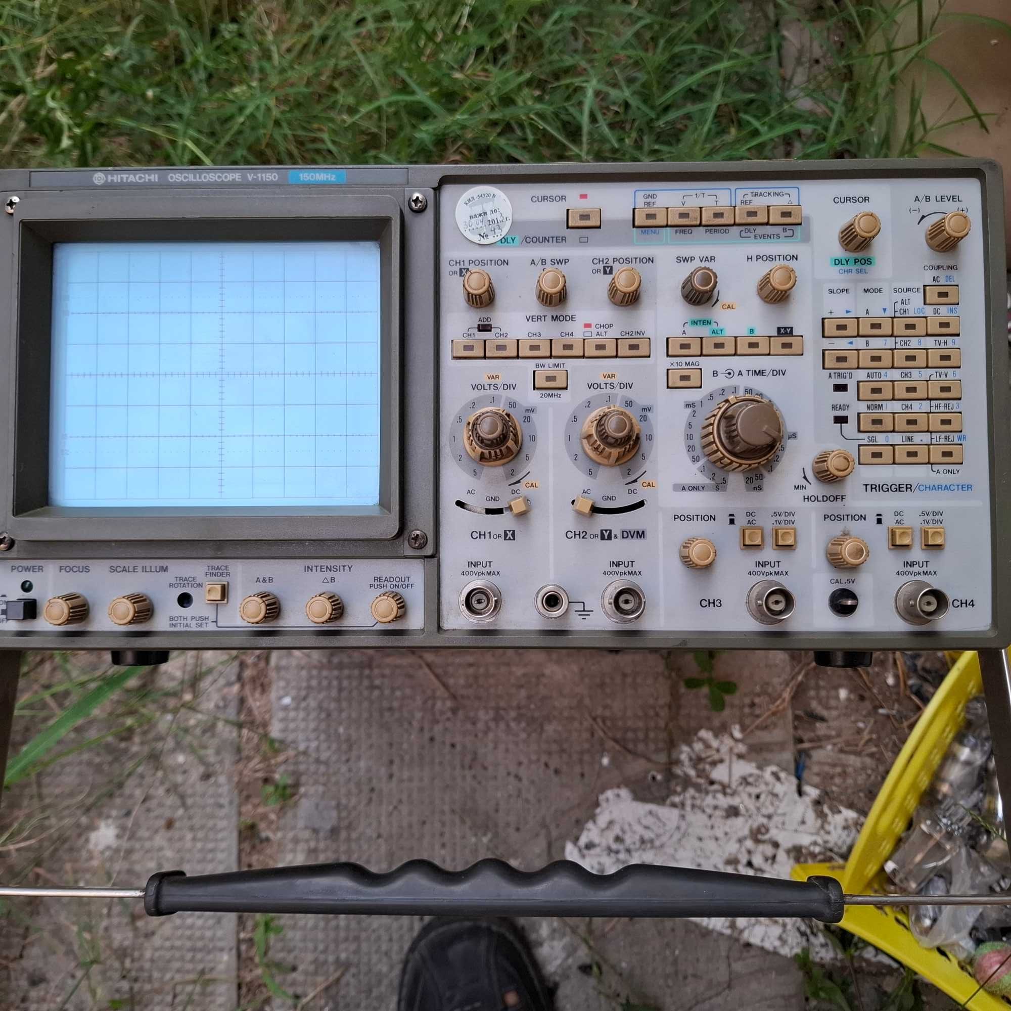 Продавам осцилоскоп HITACHI V1150