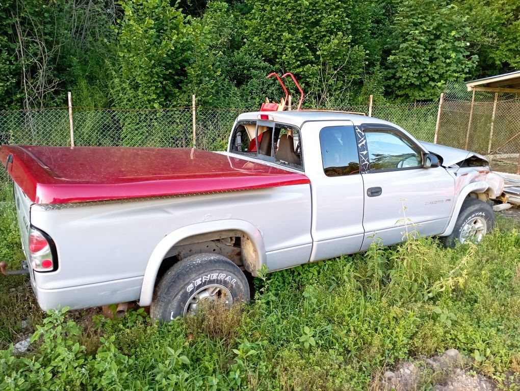 Dodge Dakota на части