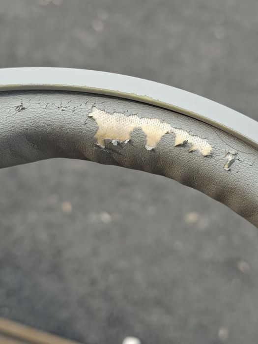 Продам свои наушники в нормально состоянии