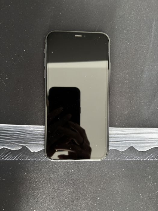 IPhone 11, 128 GB – 800 lei (negociabil)