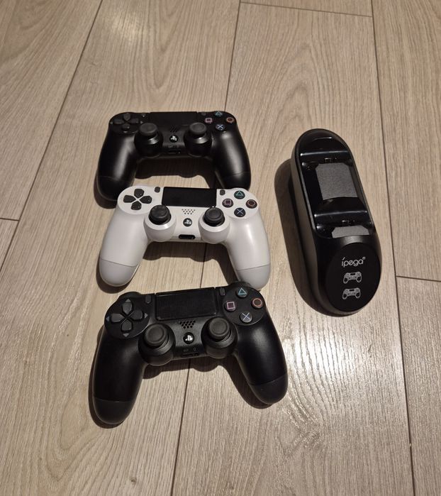 PS4 PRO 1TB Alb + 3 controllere + statie incarcare + 3 jocuri