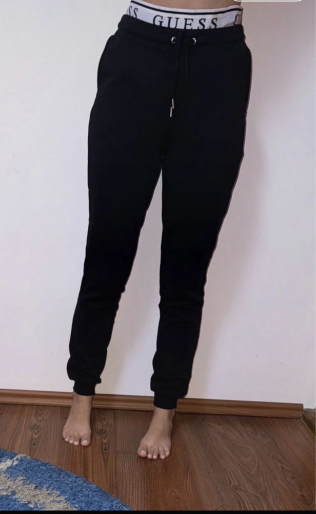 Pantaloni de trening Guess