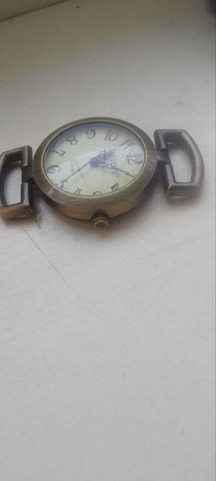 Стильные часы elevens