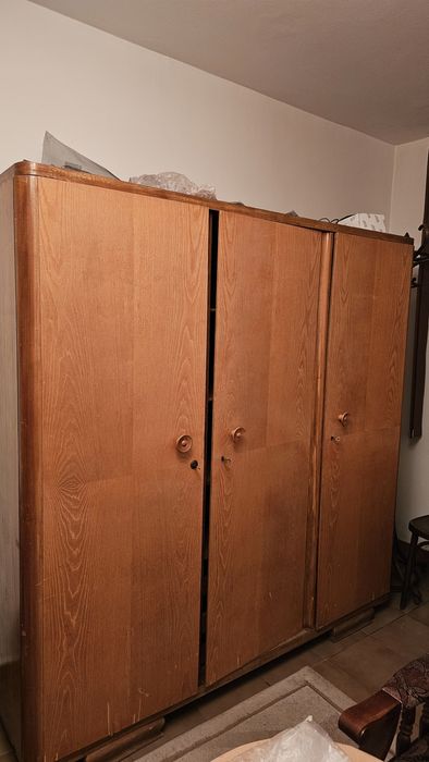 Гардероб, шкаф, закачалка, огледало