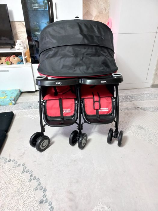 Двухместная коляска