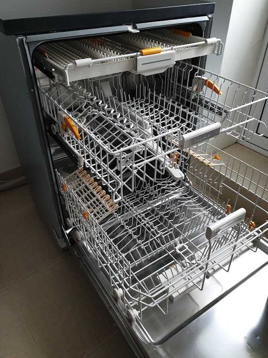 XXL Съдомиялна Miele - Auto Open - 14 Комплекта - Пълно Вграждане 60см