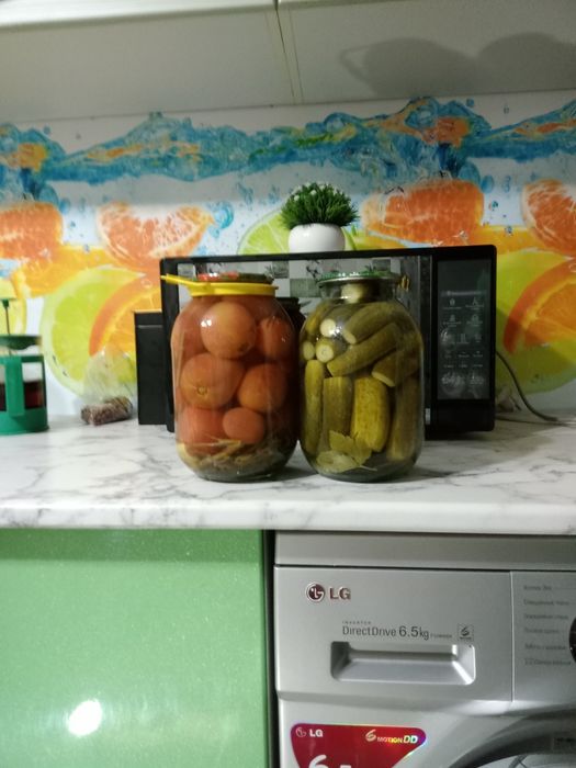 Соленые огурцы и помидоры домашние