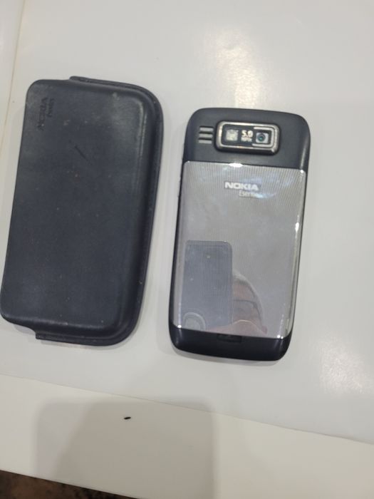 Nokia E72 și husa piele naturala originala