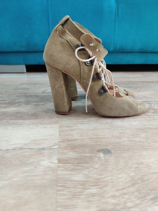 Vand 4 perechi sandale ocazie