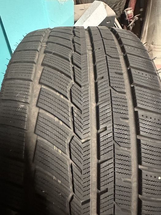 Нови зимни гуми 255/35R19