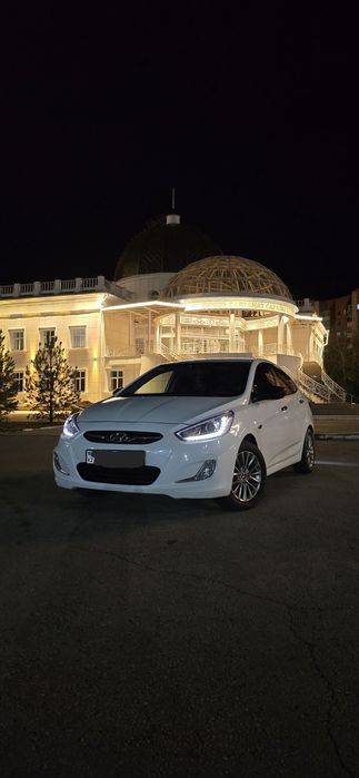 Hyundai accent 2013 год