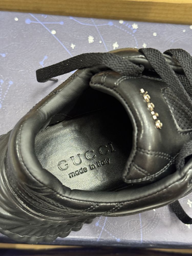 Обувки gucci чисто нови
