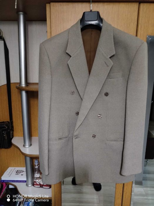 Sacou Barbatesc la 4 nasturi.