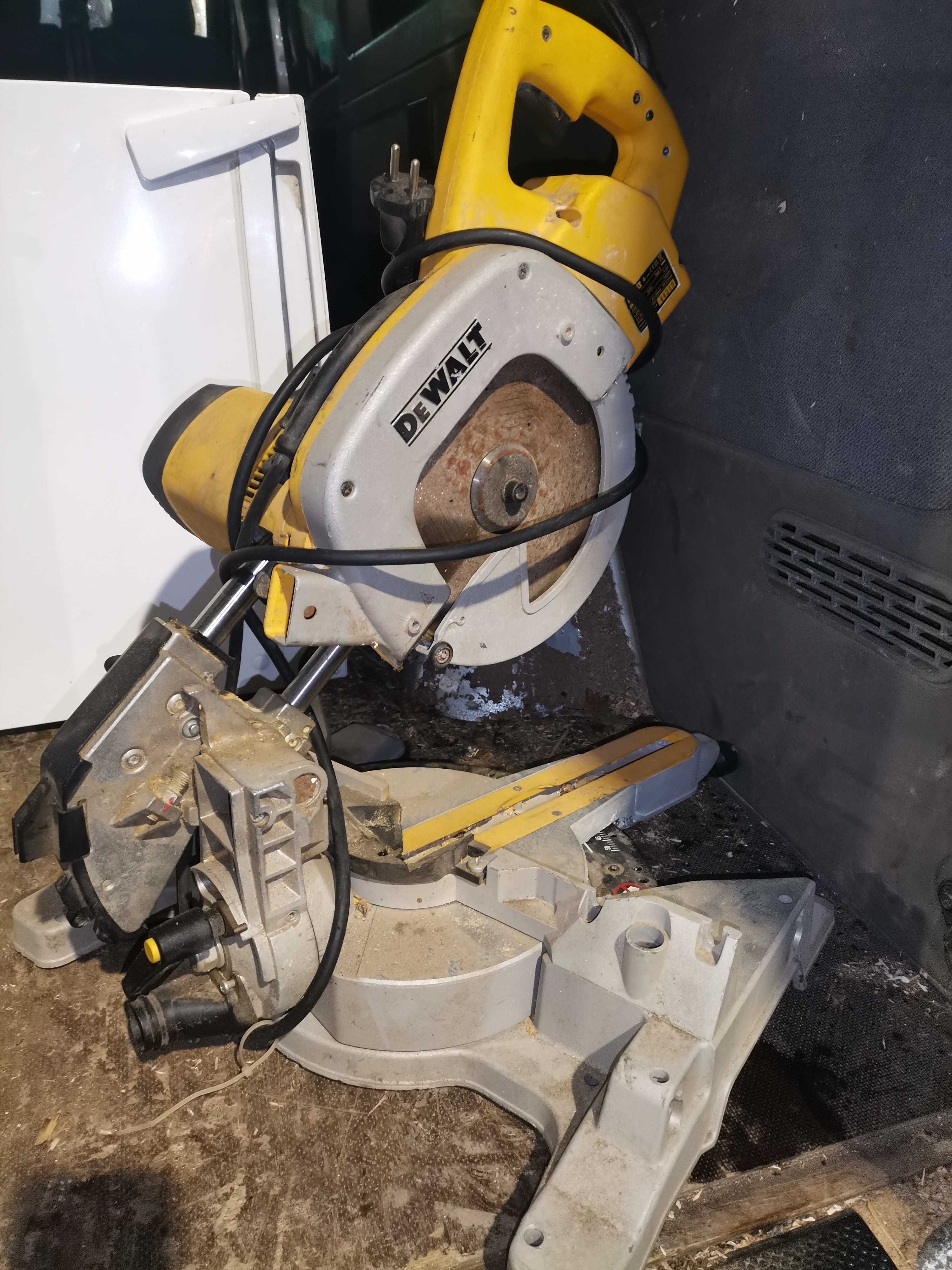 Fierăstrău circular staționar DEWALT original perfect funcțional
