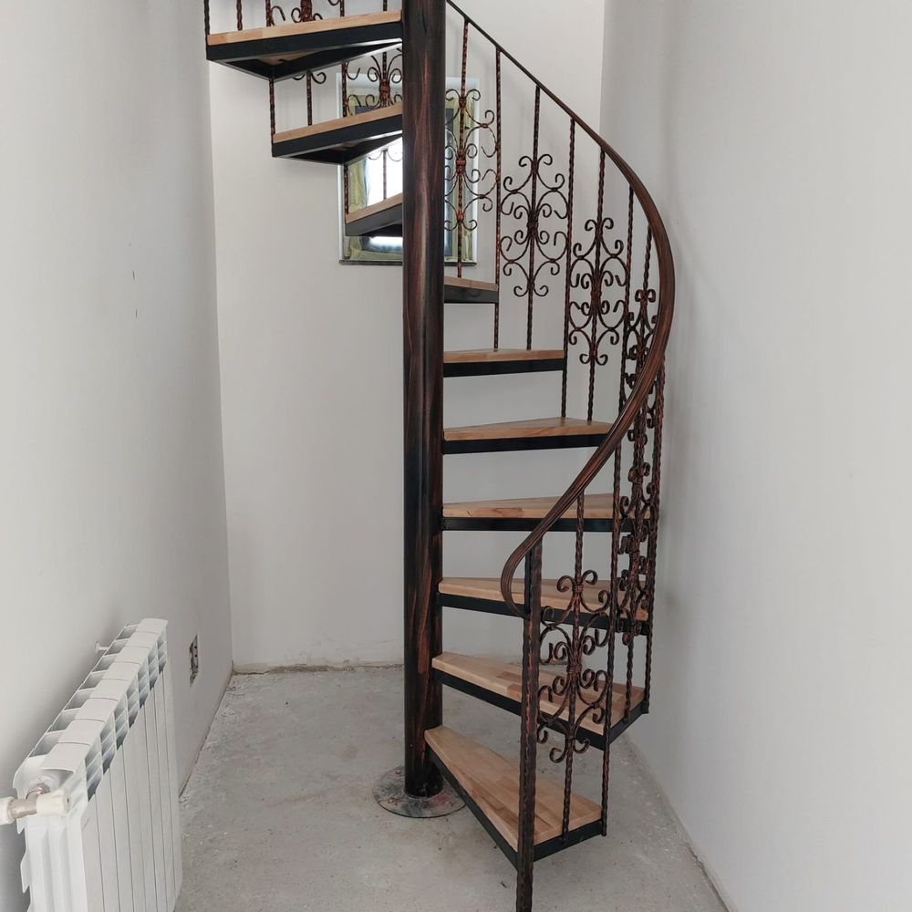 Scari interioare tip spirala