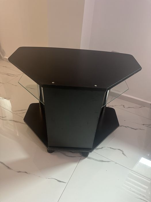 Маса за телевизор в отлично състояние много малко е използван