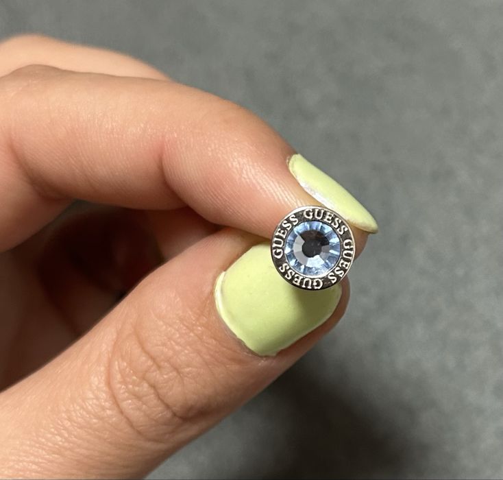 Обеци      Guess