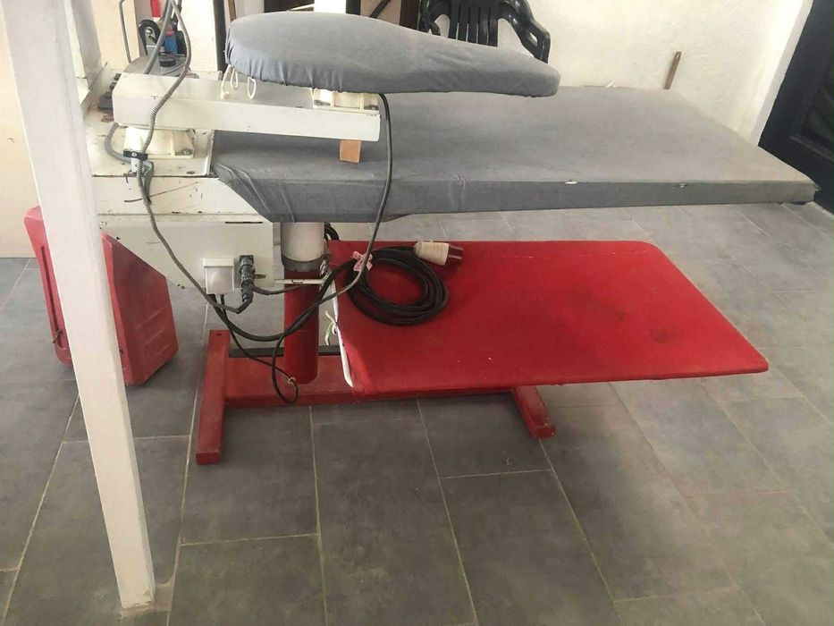 Шевни машини Phaff/ Пафф, професионална маса с ютия