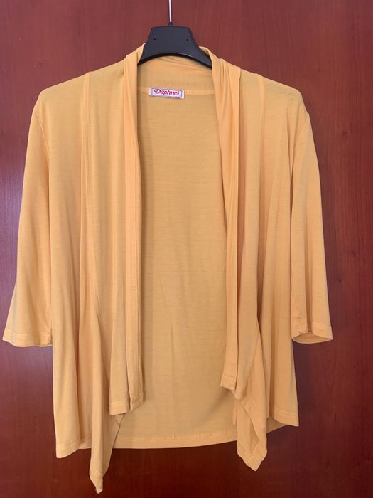 Комплект блуза без ръкав и жилетка