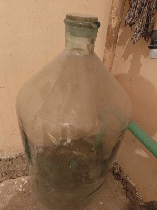 Продам бутыль с крышкой