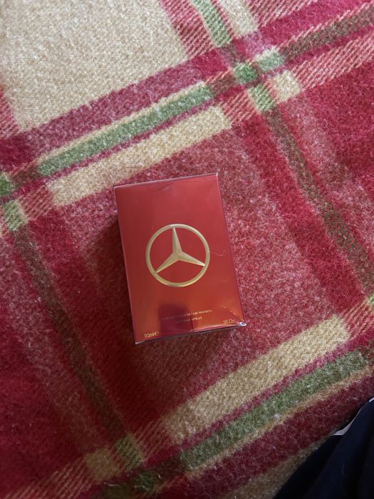 Парфюмерная вода Mercedes-Benz Woman In Red, 90 мл