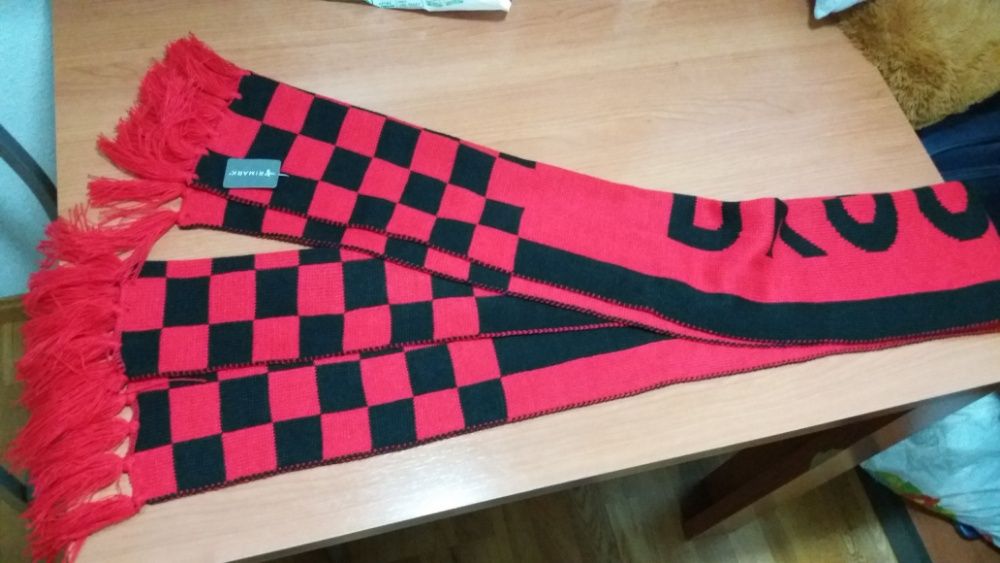 Vand fular gros(dublu) nou cu eticheta pret 20 lei