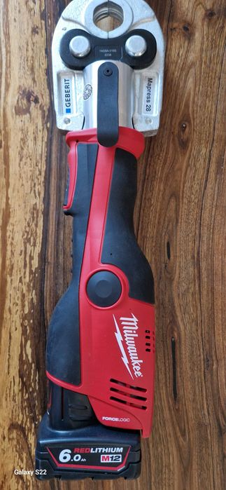 Milwaukee presa pentru sertizare noua