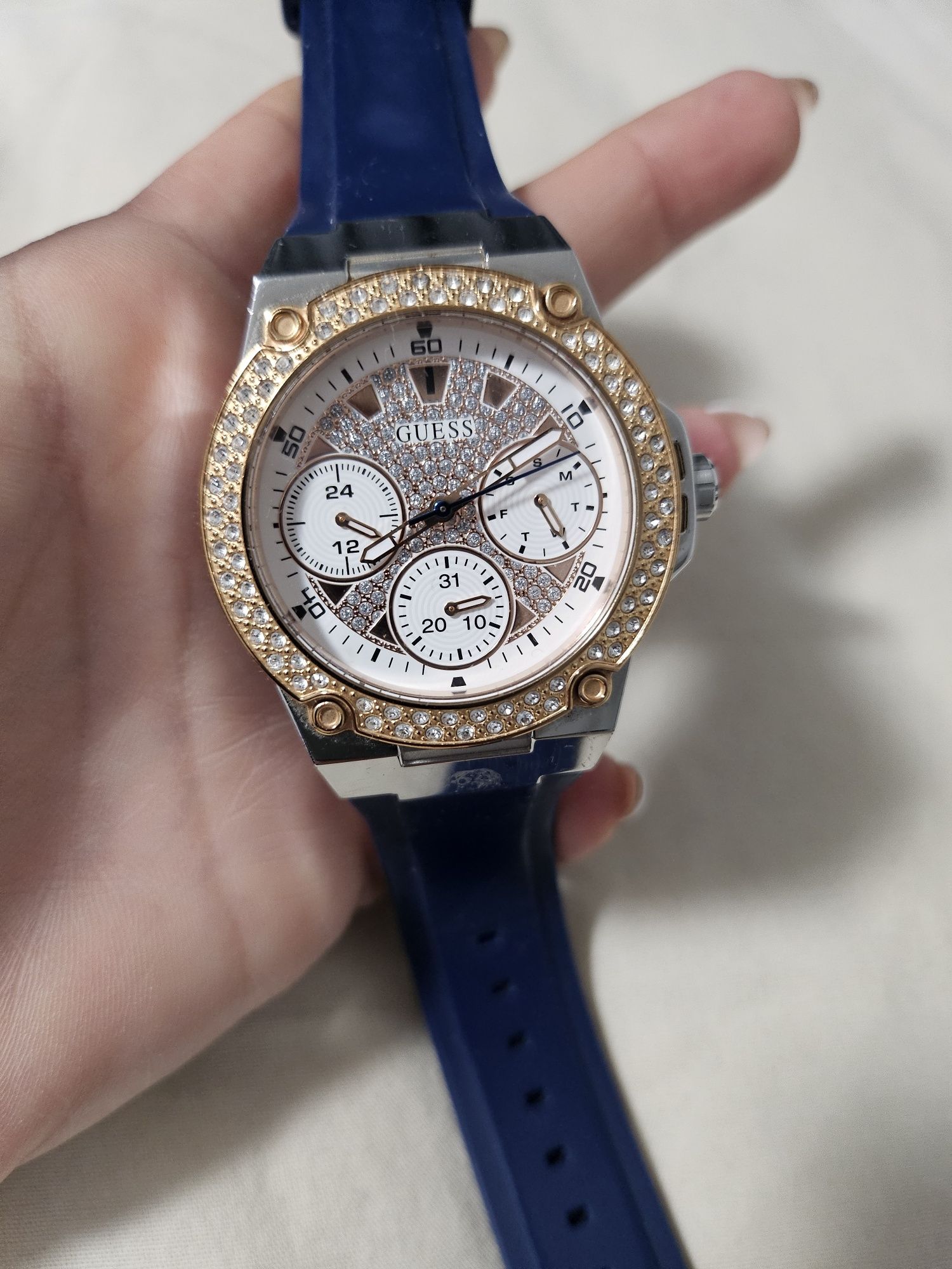 Дамски часовник guess