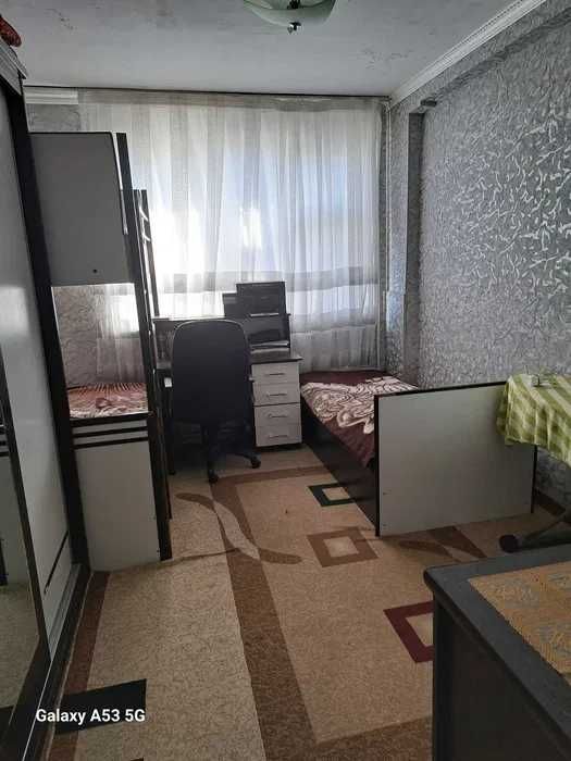 Талабалар шахарчасида зудлик билан 3 хона сотилади