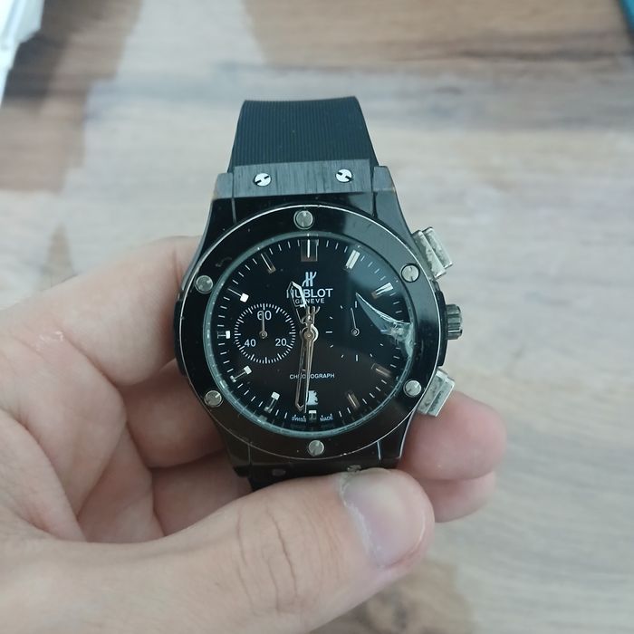 За 18000 тг продаю покупал за 37000тг  есть маленькая трещина