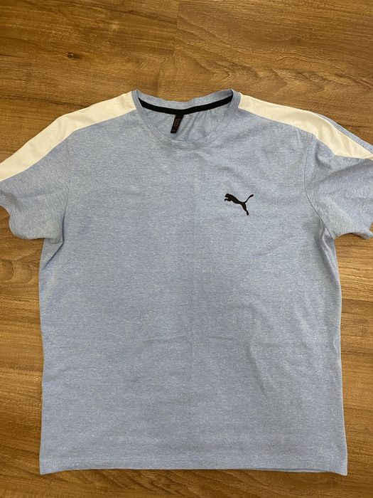 Синяя футболка, хорошее качество, спортивная.