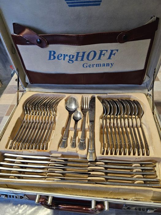 Продам набор столовых предметов