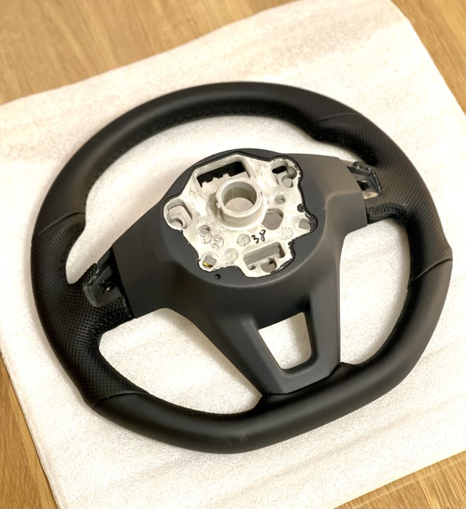 Volan passat golf tesit cu piele perforata