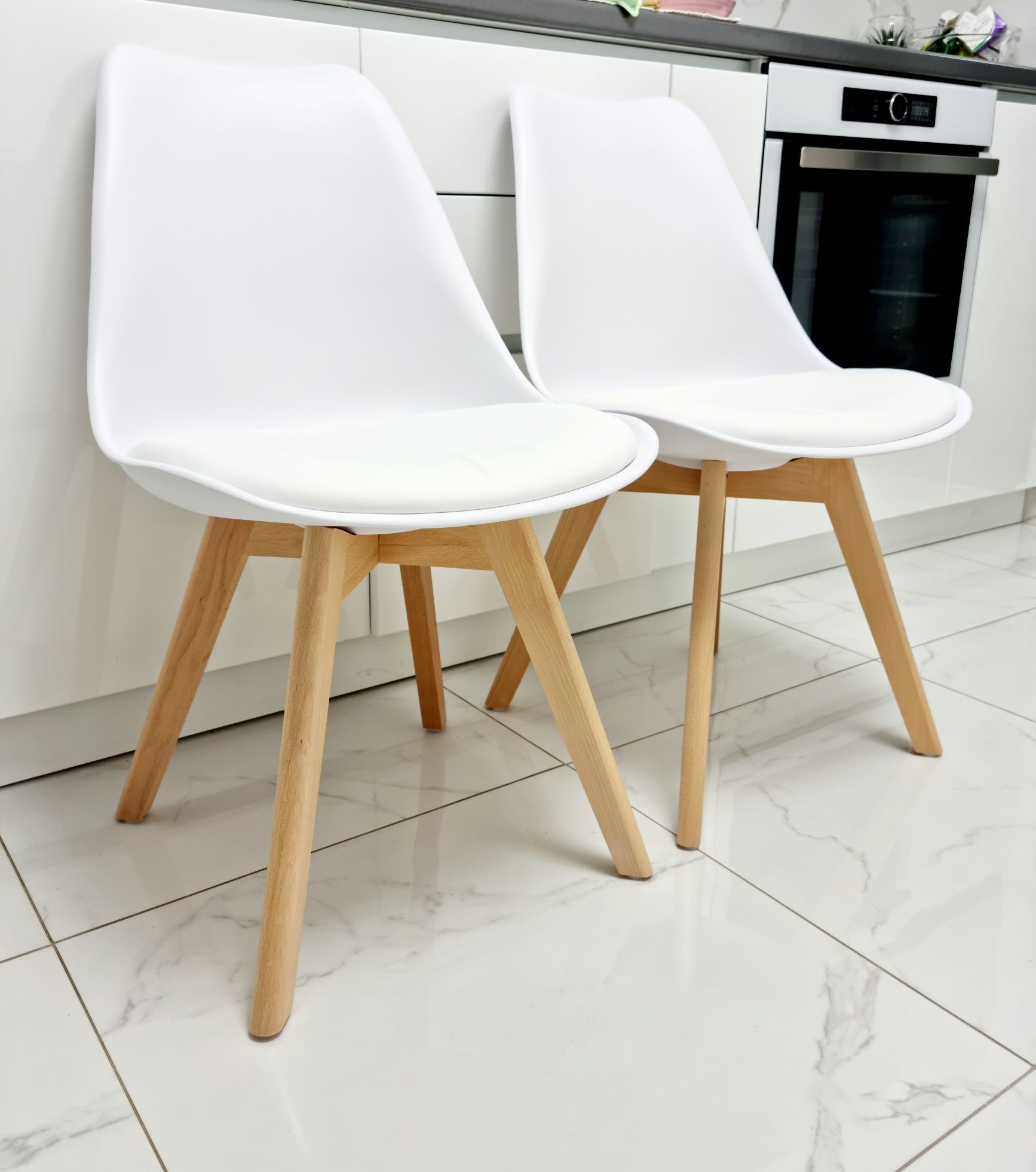 Set 4 scaune bucatarie NOI lemn masiv masă bucătărie