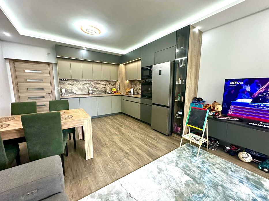 Продава се Тристаен апартамент в Варна, Левски - 86 кв.м за 2710 €/кв.м - Снимка #2