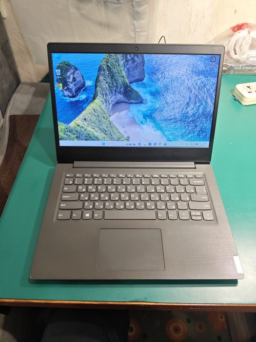 4x ядерный Lenovo V14-ADA